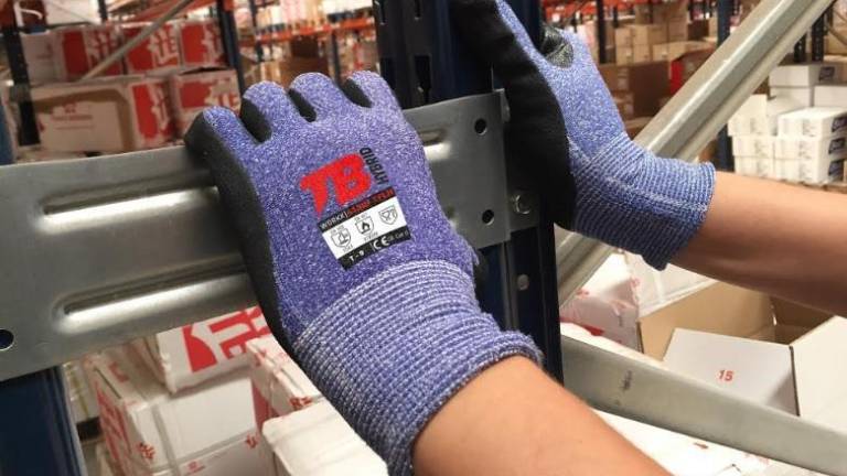 Siete de cada 10 trabajadores industriales que sufren daños en las manos no usan protección
