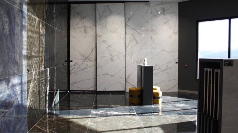 Navarti Cerámica presenta sus propuestas para 2022 en su renovado showroom de Onda