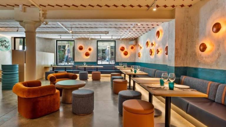 Inspiración años 70 y efectos sorpresa en el interiorismo del restaurante iraní Sumac &amp; Mambo