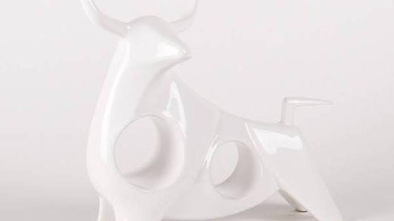 Sebastian Suite diseña un toro de cerámica para espacios singulares