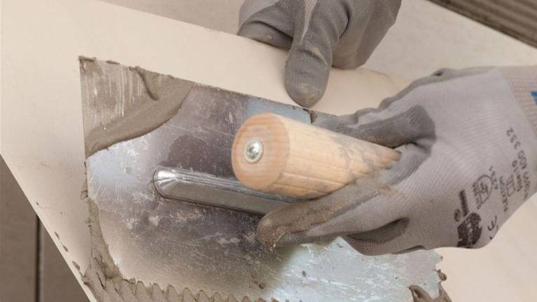 Nuevo adhesivo cementoso rápido para colocar porcelánico y cerámica