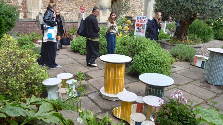 Galería de fotos | The Secret Garden, la instalación en Londres con cerámica española
