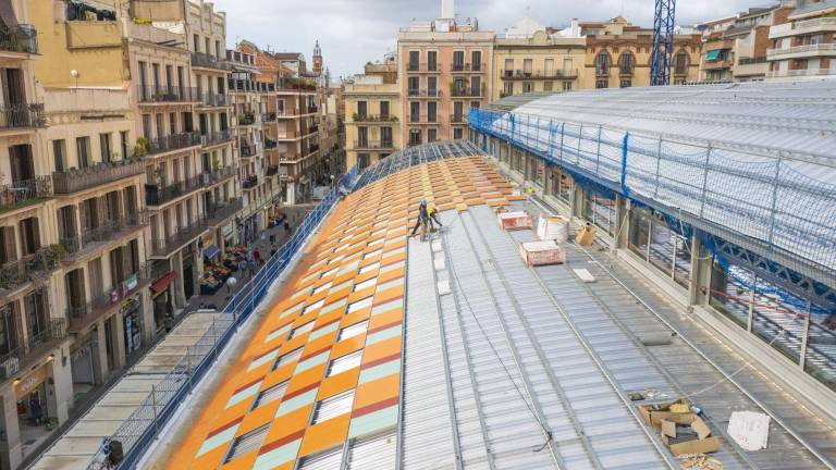 El porcelánico y la tecnología transforman el mercado de la Abaceria de Barcelona