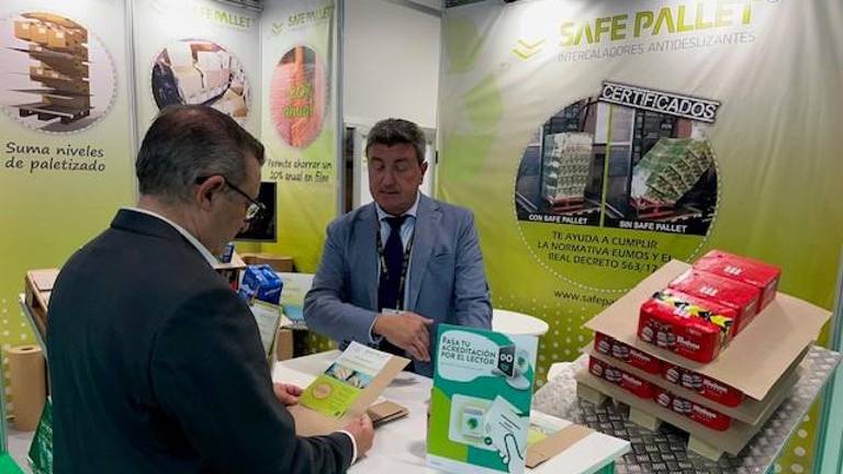 Azahar Equipos asesora en la reducción de film de enfardado con intercaladores antideslizantes para cumplir la nueva norma PPWR