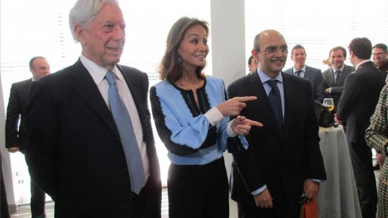 Isabel Preysler deslumbra en Porcelanosa y Vargas Llosa tiene vínculos con Castellón
