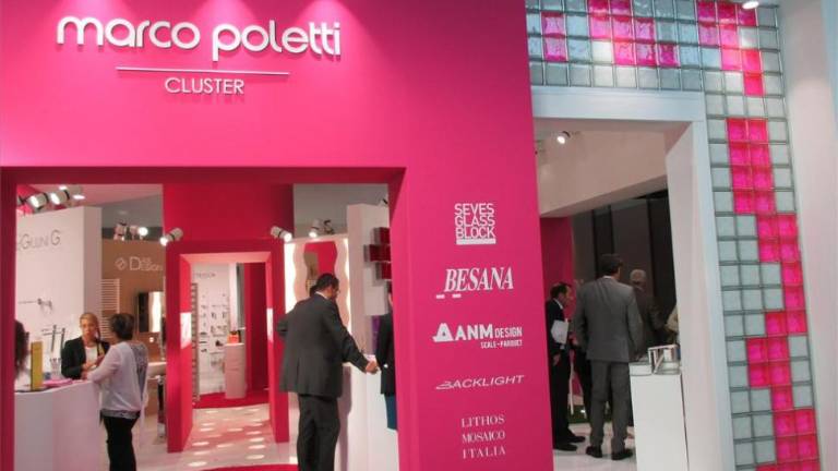 Marco Poletti realza a Seves glassblock en Bolonia