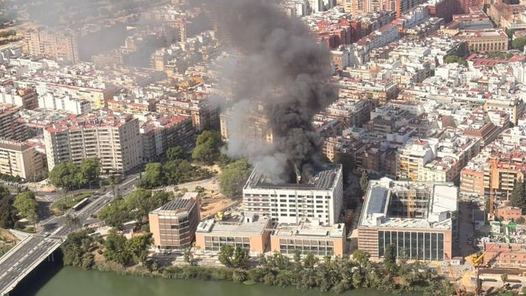 El incendio en un hotel gran lujo en obras deja cinco heridos en Sevilla