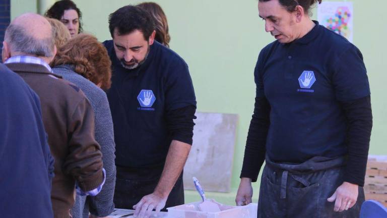 Burriana crea un mural cerámico contra la violencia de género