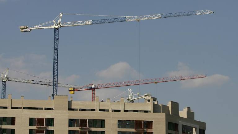 ¿Qué porcentaje de empresas de materiales de construcción están en riesgo de impago?