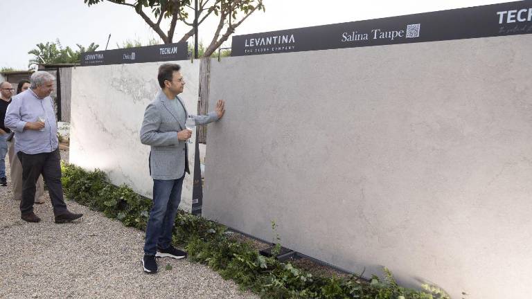Techlam anuncia «la primera piedra sinterizada del mundo impresa en relieve 3D con propiedades antideslizantes»