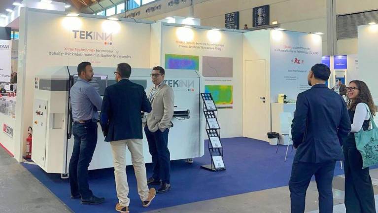 Tekinn expone en Brasil su tecnología de rayos X para prevenir defectos cerámicos