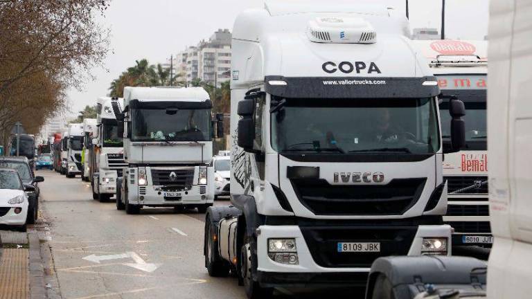 Los transportistas autónomos convocan una huelga indefinida