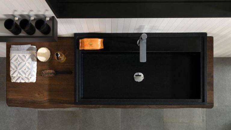 La madera cobra protagonismo en el baño con Gamadecor