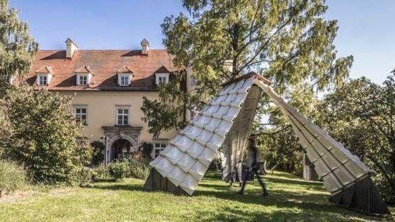 Una cubierta cerámica de doble curvatura en una sola pieza