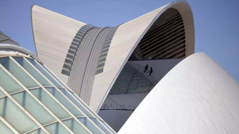 Muere un trabajador al caer desde 20 metros de altura desde la cubierta del Palau de les Arts de València