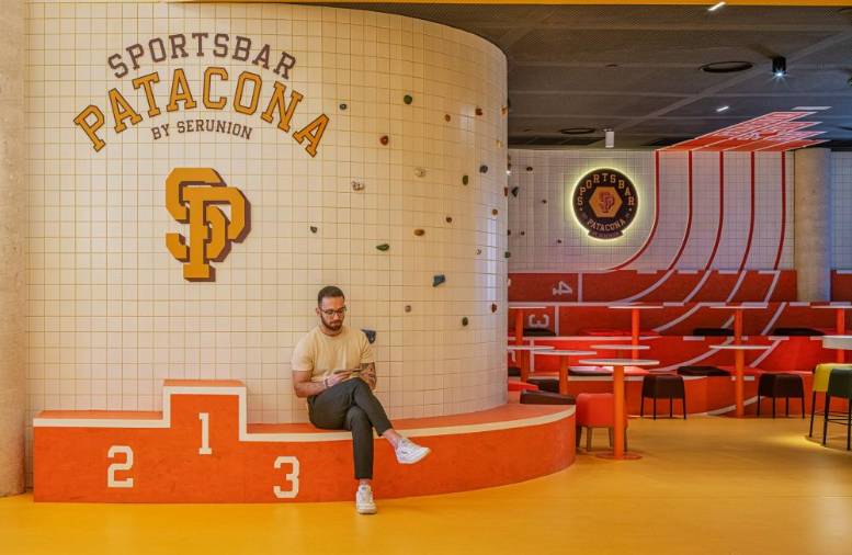 Galería de fotos | Una atmósfera 100% deportiva en el nuevo Sports Bar Resa Patacona
