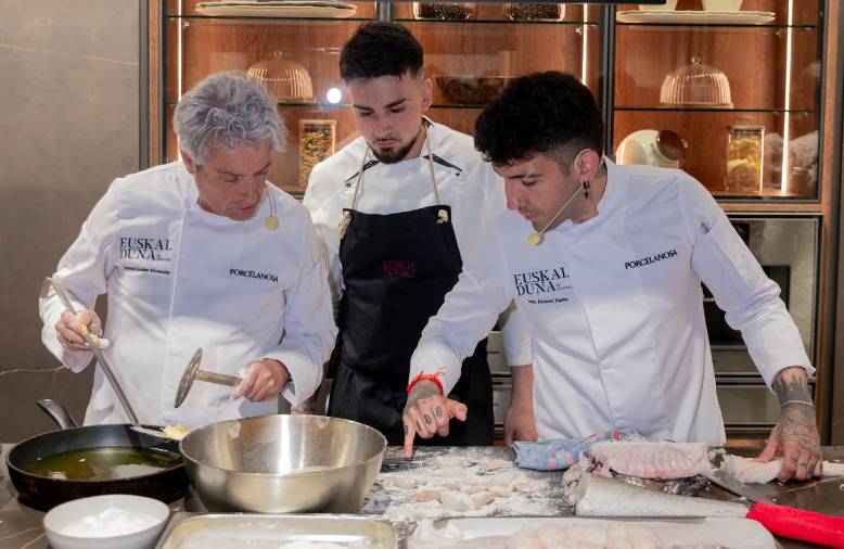 Galería de fotos | Gastronomía, diseño y Anne Igartiburu: así fue la inauguración de la nueva tienda de Porcelanosa en Bilbao