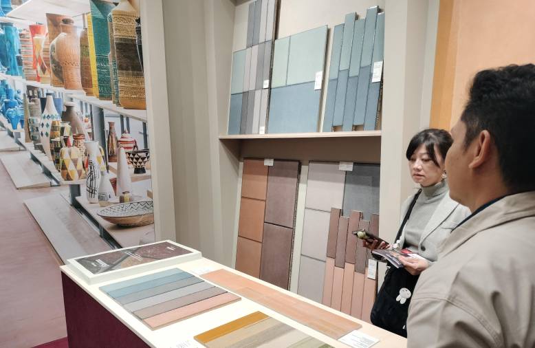 Galería de fotos | Colorobbia convierte su espacio en Cersaie en una plataforma de tendencias cerámicas