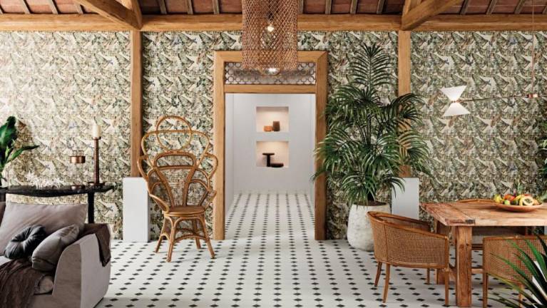 La cerámica con motivos tropicales, una tendencia de moda en el hábitat
