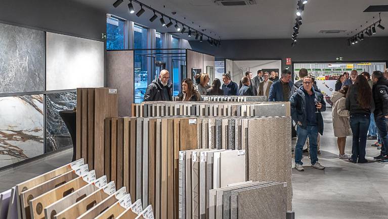 Gamma Riba renueva y amplía su exposición de baños, cocinas y cerámica