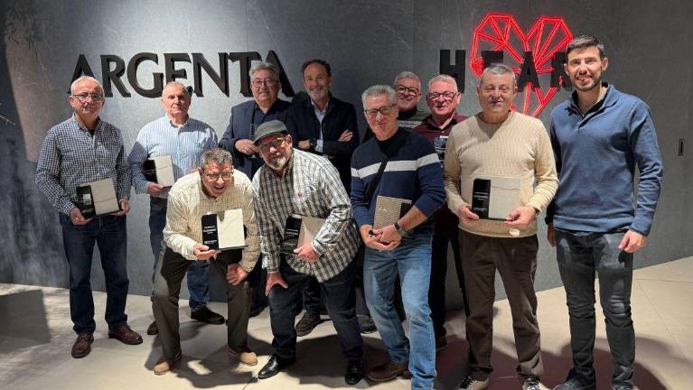 Argenta Cerámica homenajea a ocho trabajadores jubilados en su tradicional brindis navideño