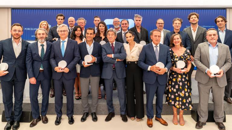 Porcelanosa homenajea al arquitecto Alejandro Aravena en el Bernabéu