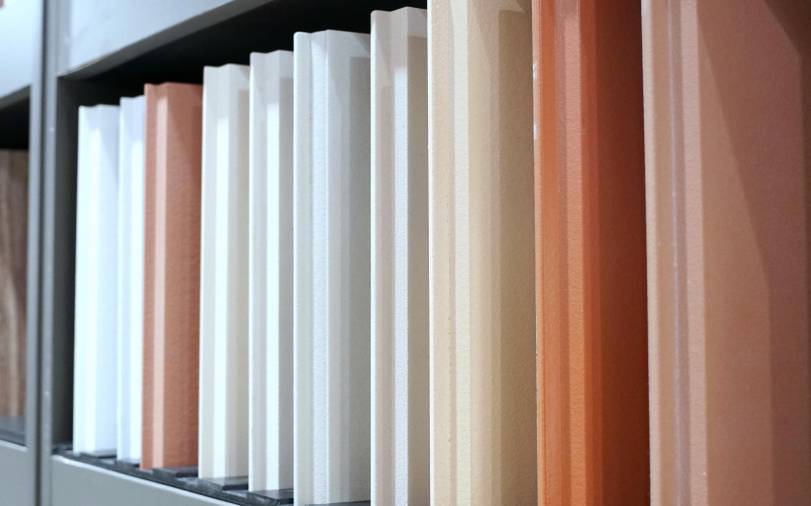 De piscinas a celosías: la cerámica extrusionada de Gresmanc Group en Cersaie