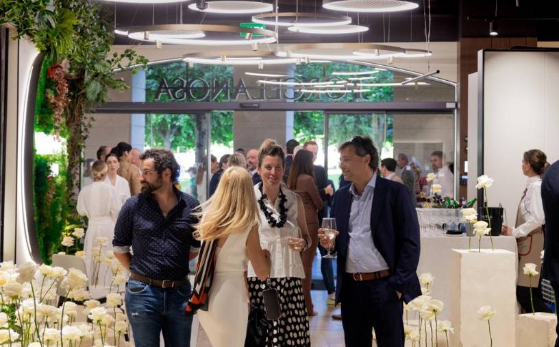 Galería de fotos | Gastronomía, diseño y Anne Igartiburu: así fue la inauguración de la nueva tienda de Porcelanosa en Bilbao