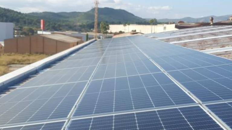 Talleres Cortés apuesta por las placas solares en sus instalaciones en l’Alcora