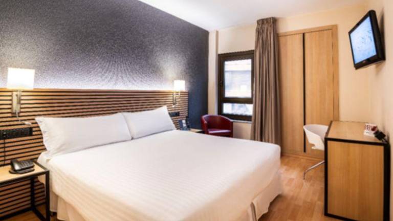 Fustecma materializa la renovación de las habitaciones del Hotel Jaime I en Castelló
