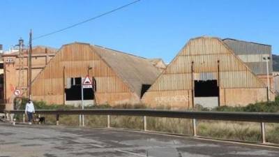 Terrenos donde se ubicaba antiguamente la azulejera Sanchis, que quiere comprar el Ayuntamiento a la Sareb, con la finalidad de construir la demandada residencia para la tercera edad. Javier Nomdedeu