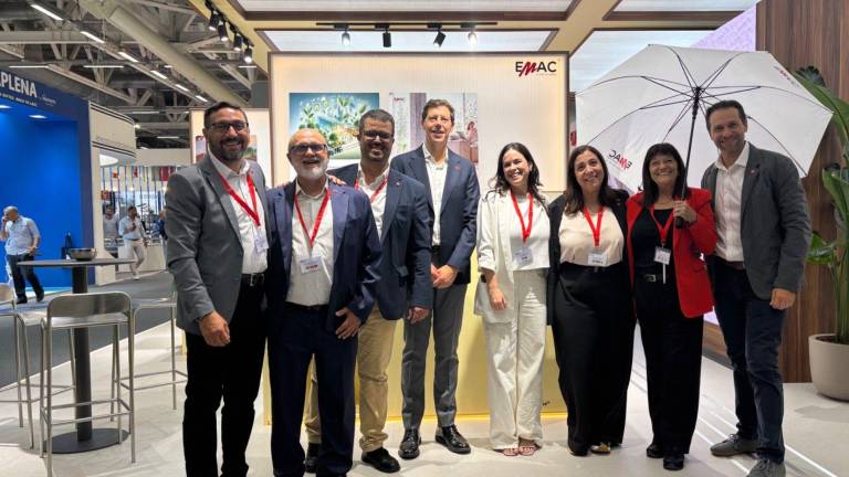 Emac estrena en Cersaie acabados en oro, bronce y hormigón