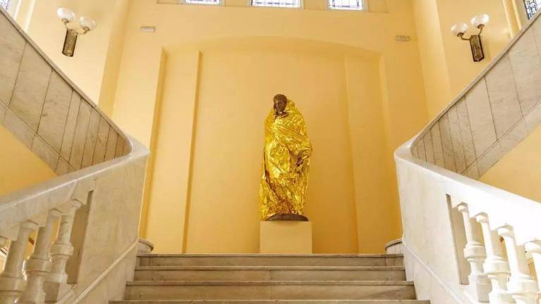 Decorar los rincones ocultos del Círculo de Bellas Artes: 11 artistas rellenan sus ‘grietas’ con obras inesperadas, pero efectistas