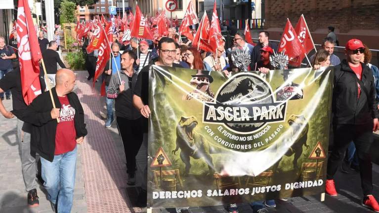 Trabajadores del azulejo salen a la calle en Castelló para reclamar mejoras salariales: «La actitud de la patronal es insultante»