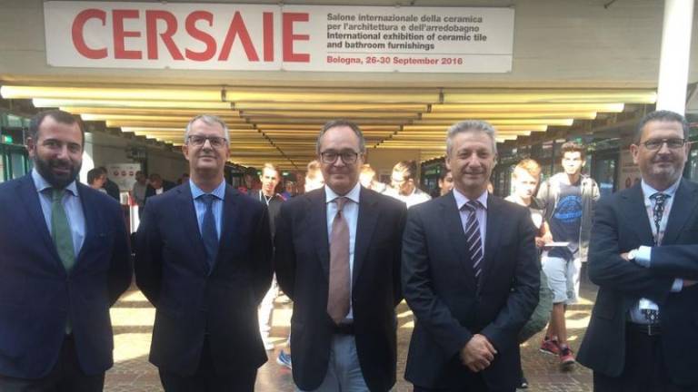 PortCastelló respalda al azulejo provincial en Cersaie 2016