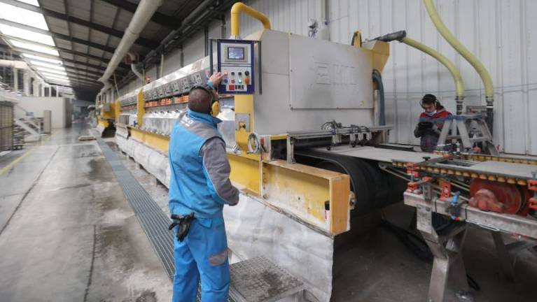 La azulejera Roca Tiles informa del plan de recolocación tras su ERE