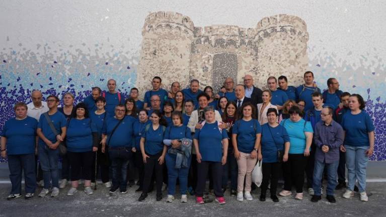 Un mural monumental de trencadís, nuevo icono cerámico de Onda