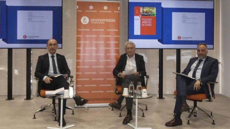 Los economistas españoles reclaman compensar la fiscalidad verde con rebajas en otros impuestos