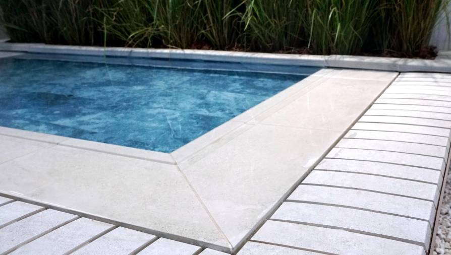 De piscinas a celosías: la cerámica extrusionada de Gresmanc Group en Cersaie