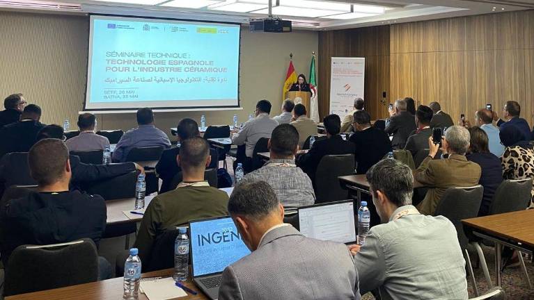 Asebec y la maquinaria cerámica española inician su misión comercial en Argelia