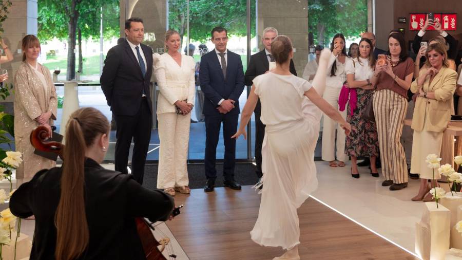 Galería de fotos | Gastronomía, diseño y Anne Igartiburu: así fue la inauguración de la nueva tienda de Porcelanosa en Bilbao