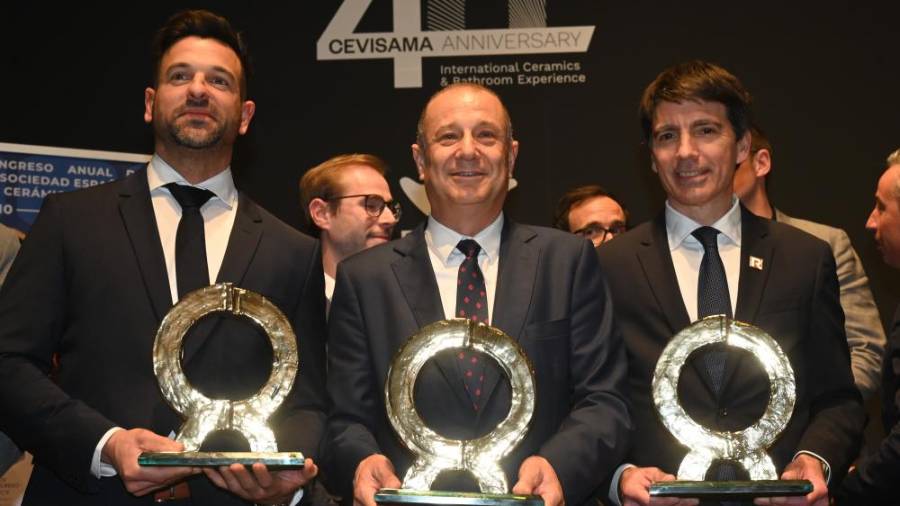 Galería de fotos | Fustecma, Ingeneo y Realonda reciben los Premios Alfa de Oro 2024 en Cevisama