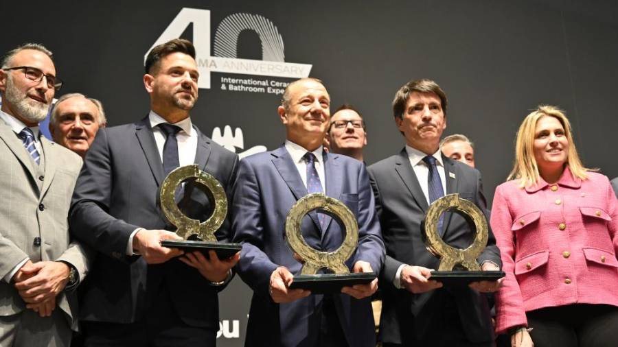 Galería de fotos | Fustecma, Ingeneo y Realonda reciben los Premios Alfa de Oro 2024 en Cevisama