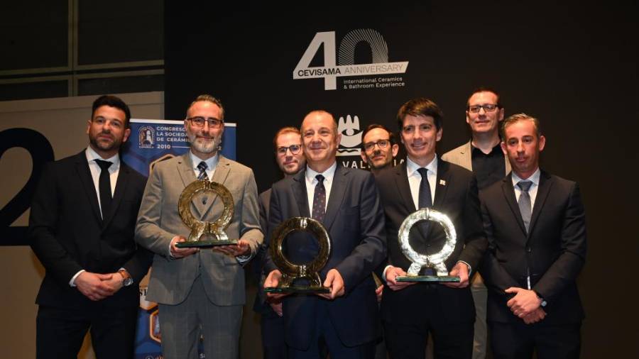 Galería de fotos | Fustecma, Ingeneo y Realonda reciben los Premios Alfa de Oro 2024 en Cevisama