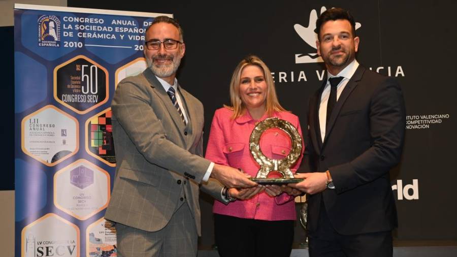 Galería de fotos | Fustecma, Ingeneo y Realonda reciben los Premios Alfa de Oro 2024 en Cevisama