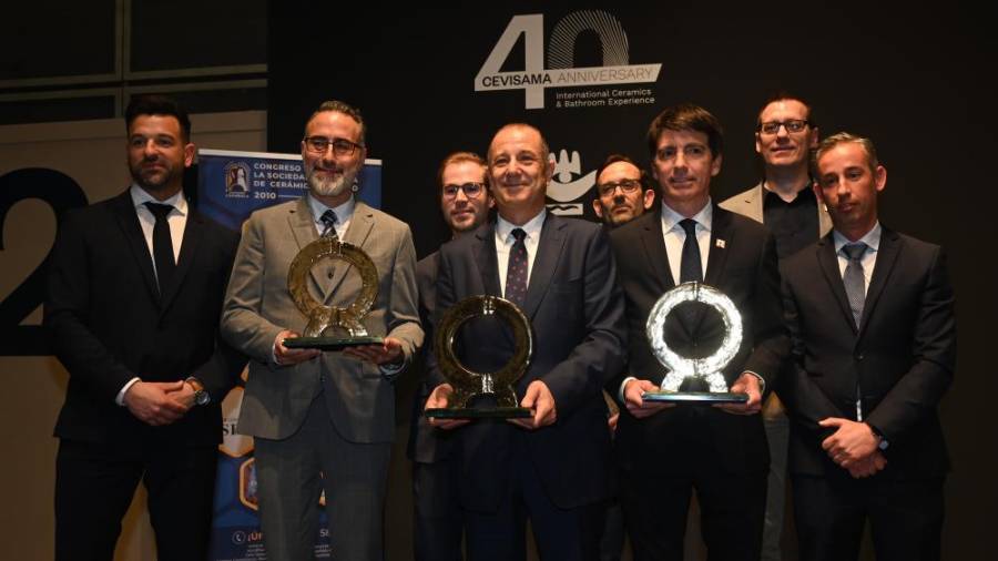 Galería de fotos | Fustecma, Ingeneo y Realonda reciben los Premios Alfa de Oro 2024 en Cevisama