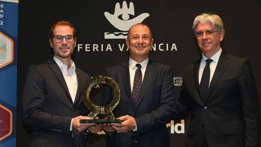 Galería de fotos | Fustecma, Ingeneo y Realonda reciben los Premios Alfa de Oro 2024 en Cevisama