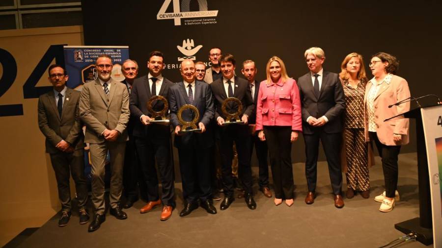 Galería de fotos | Fustecma, Ingeneo y Realonda reciben los Premios Alfa de Oro 2024 en Cevisama