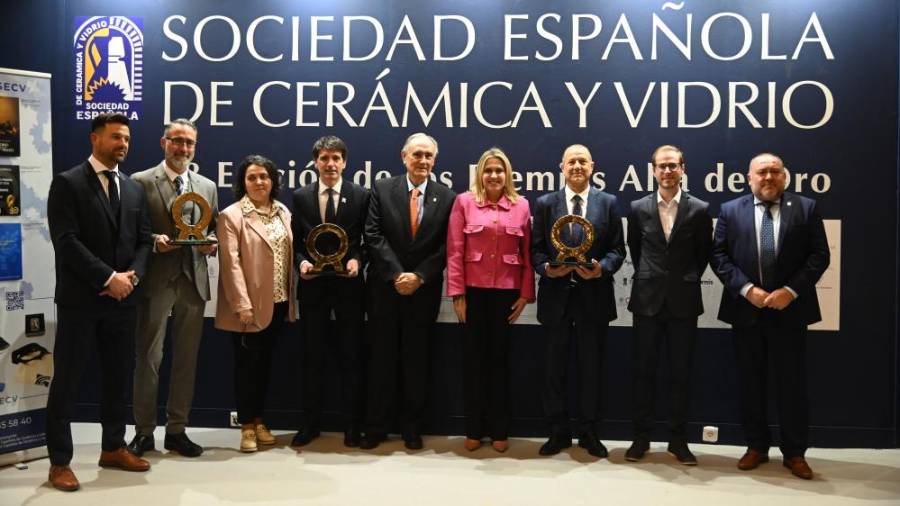 Galería de fotos | Fustecma, Ingeneo y Realonda reciben los Premios Alfa de Oro 2024 en Cevisama