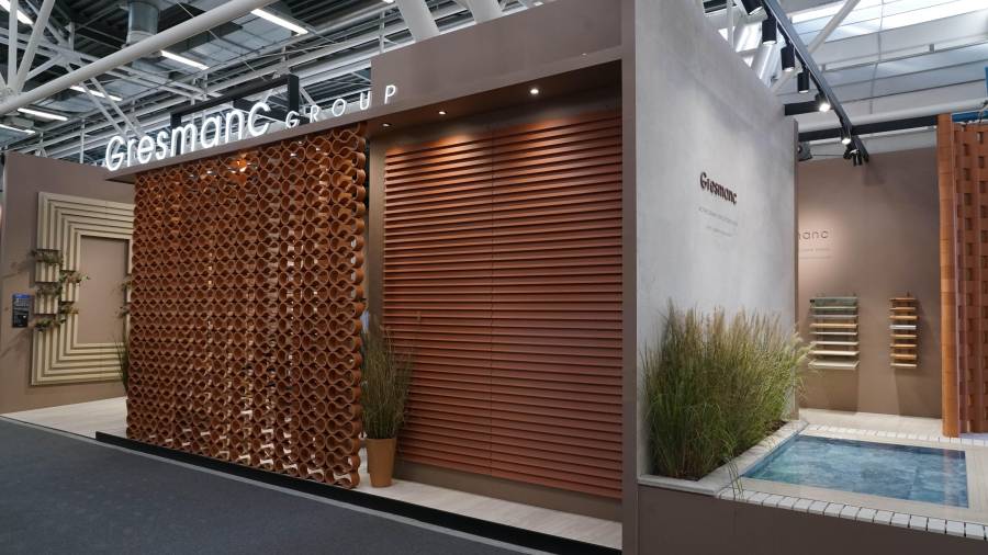 De piscinas a celosías: la cerámica extrusionada de Gresmanc Group en Cersaie